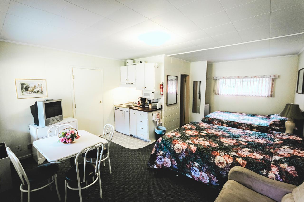 ברייסברידג' High Falls Bay Cottages, Camping & Waterpark מראה חיצוני תמונה